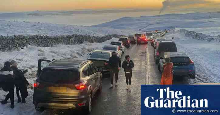 Gritters stopped by 200 cars double parked on Peak District road, says council