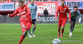 FC Twente houdt dankzij hattrick Steijn aansluiting met top in spektakelstuk tegen Willem II