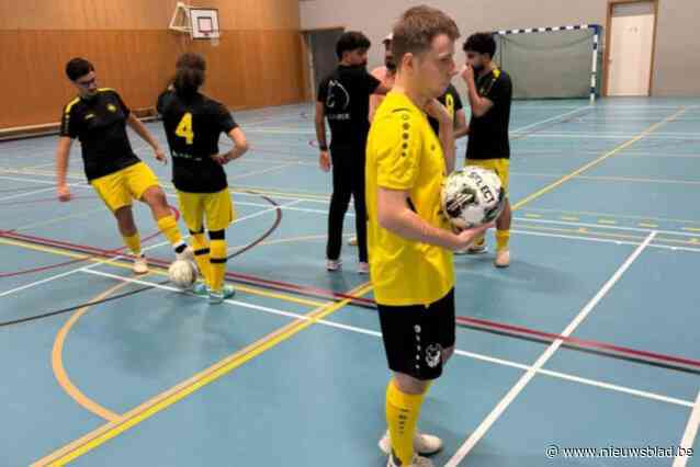 Comedy Capers in het futsal: discussie over gele sokken leidt nog voor start van partij tot verscheuren matchblad door scheidsrechter