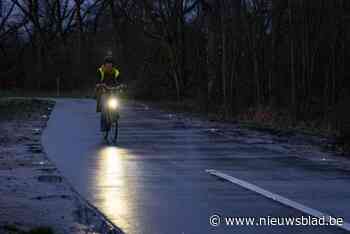 Zeker 261 fietsers en bromfietsers zonder verlichting betrapt tijdens provinciale controleactie