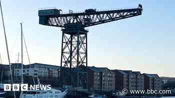 Repair plan for iconic crane after safety alert