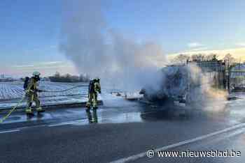 Brandende auto langs Haachtsesteenweg