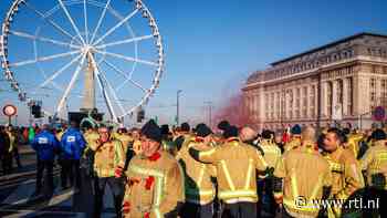 Vlieg- en treinverkeer in België ontregeld door grote pensioenstaking, brandweer met politie op de vuist