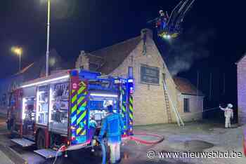 Na even zoeken: hete condens van schouw zet stuk vloer van woning in brand