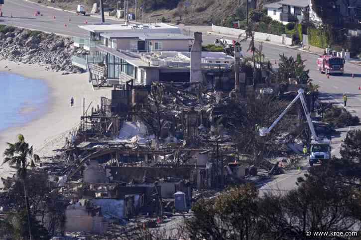 Suspected looter dressed as fireman detained near homes damaged in Los Angeles wildfire