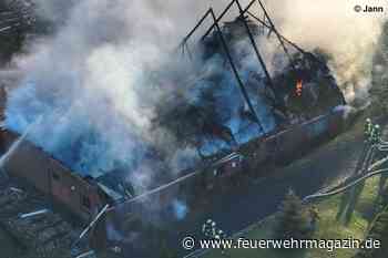 Großbrand zerstört Reetdachhaus am Elbdeich