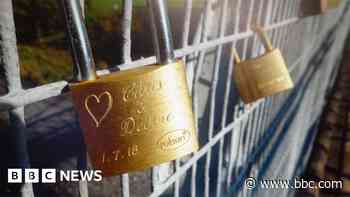 Lovers bridge padlocks removed over safety concern