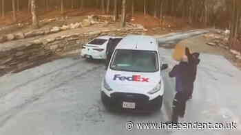 Thief rips package from FedEx driver’s arms as he makes deliveries