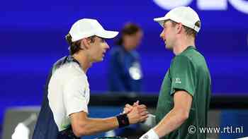 Van de Zandschulp maakt het De Minaur 2 sets lastig in Melbourne