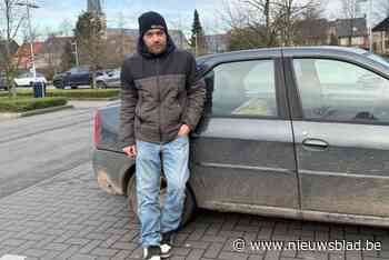 Dakloze Randy (30) woont in geleende auto op straat: “Ik heb jarenlang duizenden euro’s betaald als zelfstandige, maar nu ik in de problemen zit, krijg ik niets terug”