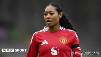 Riviere signs new Man Utd deal