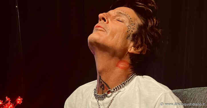 Tommy Lee furioso: “A nessuno frega un ca**o di niente di quando uscirà il vostro disco o di quando ci sarà il prossimo concerto. Ci sono gli incendi a Los Angeles”: