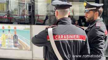 Pugno contro il volto della passeggera del bus per venti euro