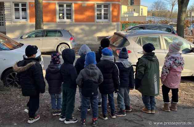 POL-HA: Verkehrssicherheitsarbeit beim Überqueren der Straße - Erstklässler der Funckeparkschule lernen richtig, die Straße zu überqueren