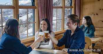 Spezial-Zug in der Schweiz sieht aus wie eine Après-Ski-Berghütte