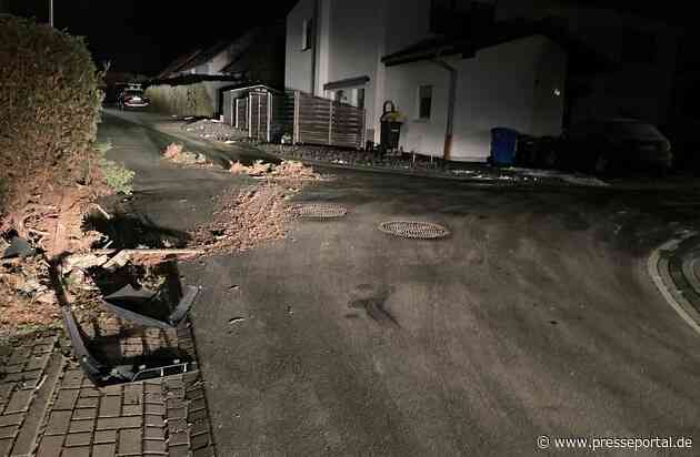 POL-GI: Mit Hecke kollidiert und Teile verloren + Roller geklaut