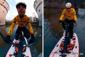 VIDEO. Beelden die je niet meteen verwacht: Wout van Aert fietst... met surfboard op de Leie in Kortrijk