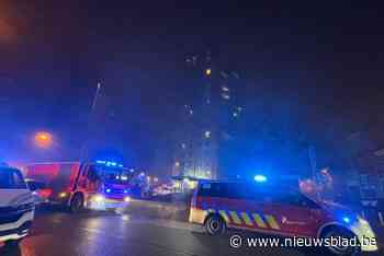 Hulpdiensten rukken uit voor brandende vuilnisbak in appartementsgebouw