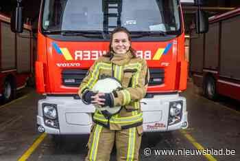 Leen schrijft geschiedenis als vrouw bij de brandweer: “Voorlopig nog in kleedkamer bij de mannen”