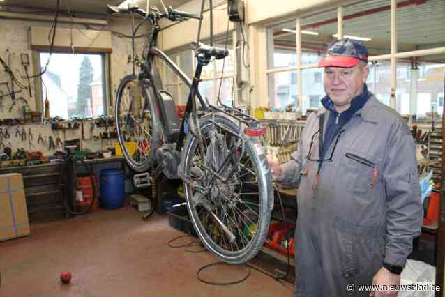 Johan (62) sluit D’Haene Sport, maar start als fietsenmaker in andere zaak: “Ik ben bang voor dat zwarte gat”