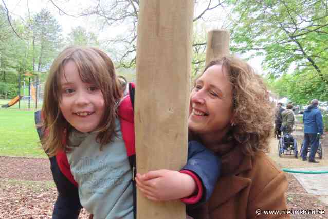 Mama van Louise en Timo met zeldzame ziekte lanceert oproep: “Steek allemaal je wijsvinger in de lucht voor de 1 in een miljoen challenge”