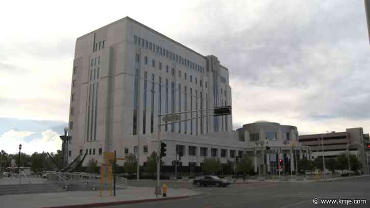 Law students at UNM sworn in for criminal case practice in Metro Court