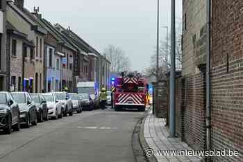 Vaatje met brandstof naast kachel vat vuur: brandweer kan schade beperken