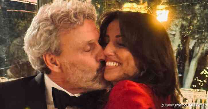 Vittorio Emanuele Parsi sposa Tiziana Panella un anno dopo il risveglio dal coma, la foto del bacio sui social: “La felicità”