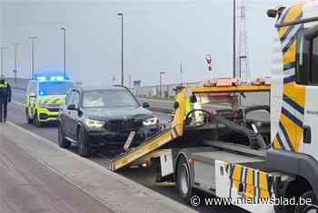 Bestuurder gearresteerd na achtervolging, politiewagen betrokken bij aanrijding