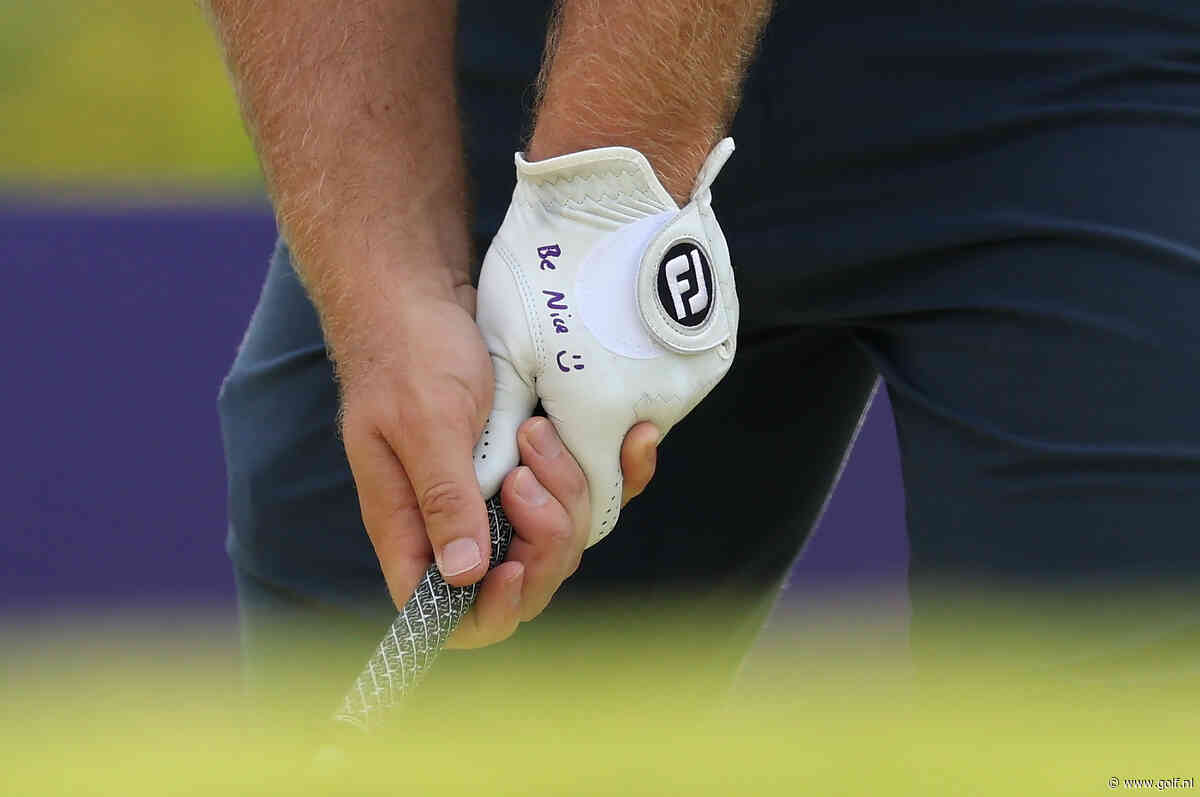 Kleurrijk of krankzinnig? 'The Angry Golfer' slaat teemarker kapot en staat dag later met de beker omhoog in Dubai 