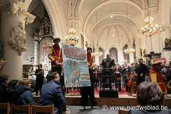 Steltenlopers bestaan 80 jaar en bereiden zich voor op feestjaar: “Het gemeentelijk nieuwjaarsconcert in de kerk kreeg plots alvast hoog bezoek”