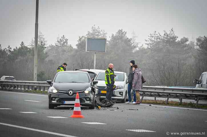 Drie auto’s en vrachtwagen botsen op A50 bij Arnhem