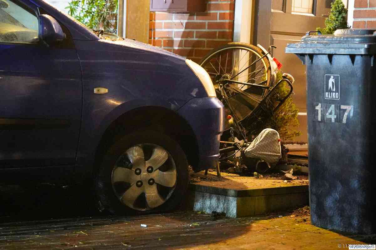 Automobilist komt tot stilstand in een voortuin op de Boraxstraat