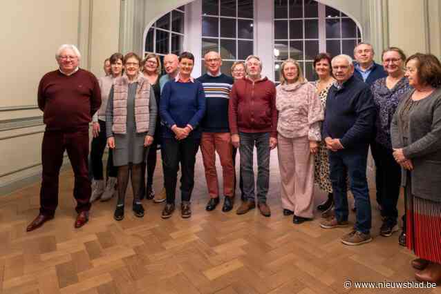 Vlaamse Vaste Planten Vereniging klinkt op bloeiend jaar en huldigt vijf leden