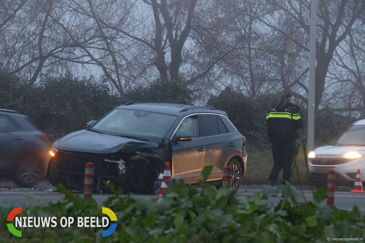 Verkeerschaos door ongeval bij Algerabrug in Capelle aan den IJssel