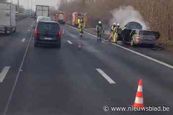 Personenwagen vat vuur op E40