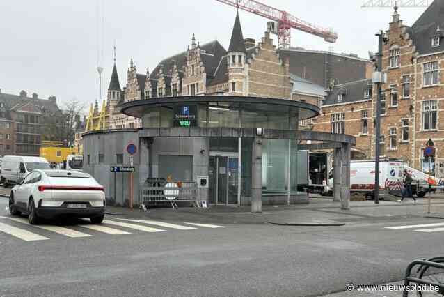 Kortrijk wil overlast op Schouwburgplein vooral preventief aanpakken: “Burgers en handelaars klagen al langer over groep volwassenen die het te bont maakt”