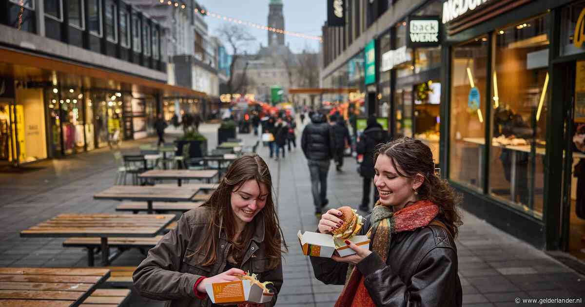 Dit is één van de meest ongezonde winkelstraten van Nederland: ‘Flesje water kost 3,15’