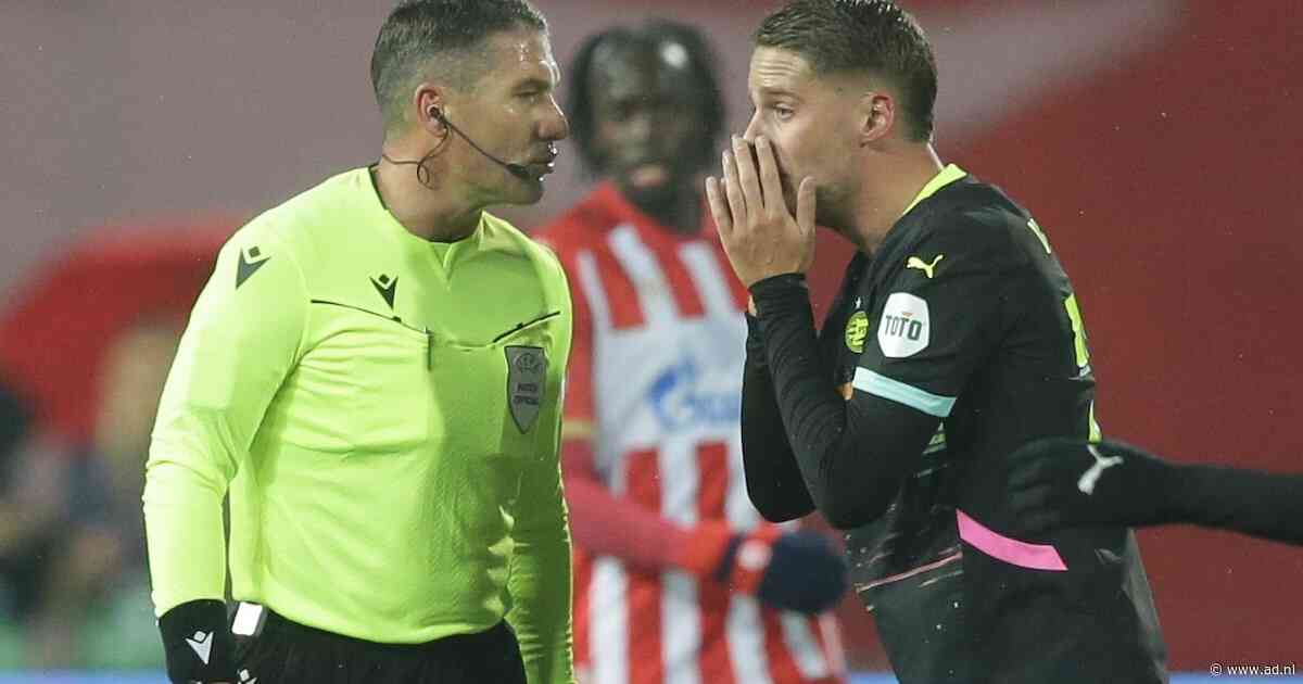 PSV’ers ondanks zege verbolgen na ‘schandalige’ rode kaart van ‘dictator’: ‘Zelfs in de KKD nog nooit meegemaakt’