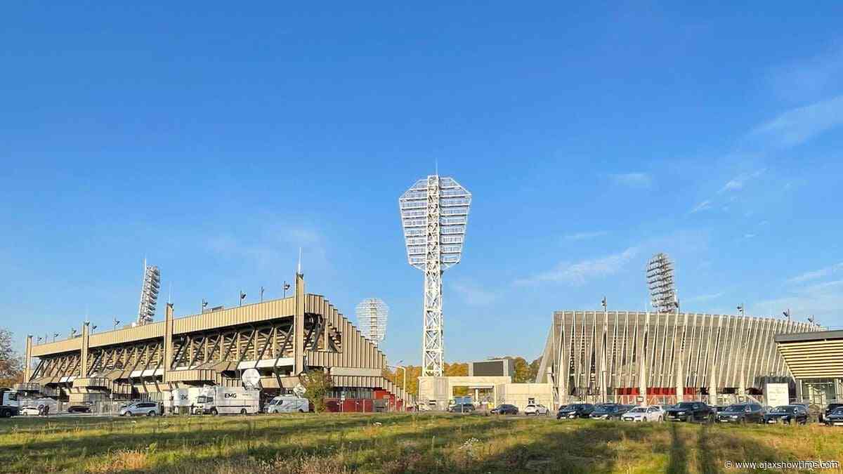 Ajax-fans vermaken zich in Riga: locals verwelkomen supporters van Ajax