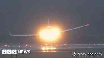 Watch: Shaky landing at Edinburgh Airport in Storm Eowyn winds