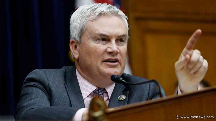 Comer launches investigation of sanctuary cities, asks mayors to testify