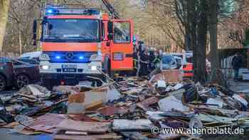 Rauch in Müllwagen: Feuerwehr löscht Abfall in Mollerstraße