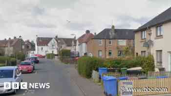 Armed gang attack man in front of young family