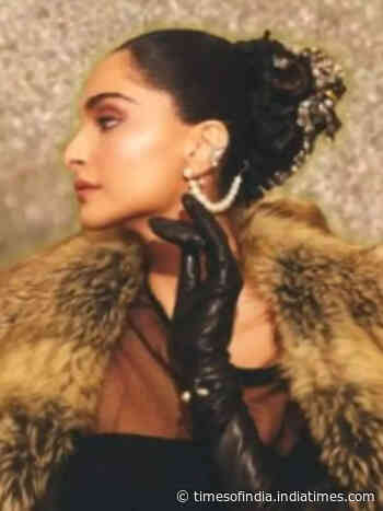 All about Sonam Kapoor's viral Black Gajra bun