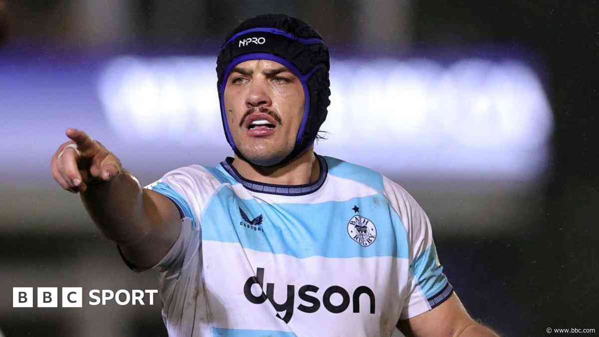 Second row Roux signs new one-year Bath deal