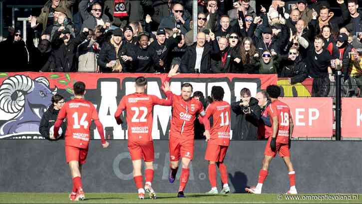 Almere - Live: RKC Waalwijk komt op gelijke hoogte tegen 10 Almeerders: 1-0