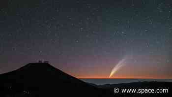 Comet G3 (ATLAS) looks breathtaking above future home of world's largest telescope (photos)