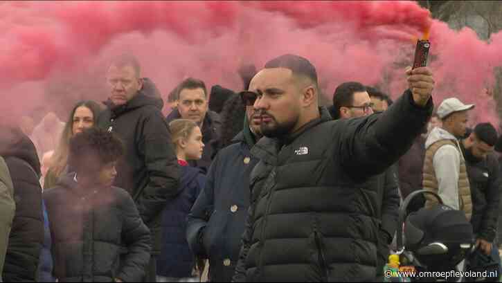 Lelystad - Eerbetoon aan overleden vrijwilliger Romijn bij Lelystadse voetbalclub