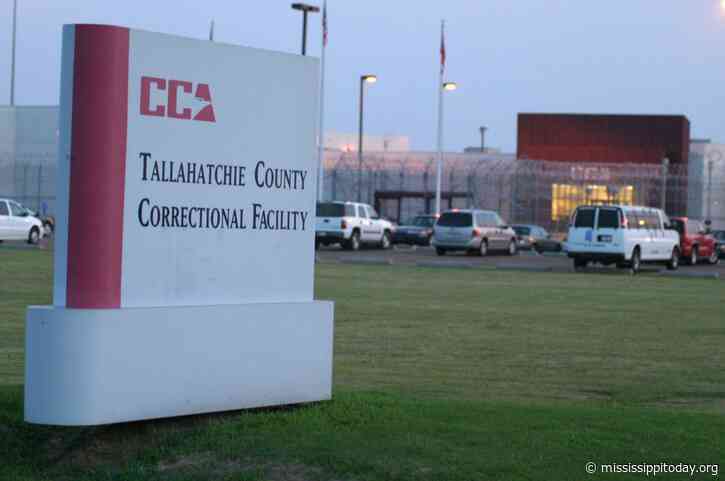 Mississippi private prison OK’d to hold more ICE detainees